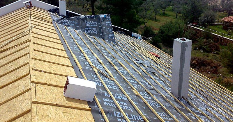 Eşrefpaşa EPDM Kauçuk Çatı – OSB üzerine serilmiş nefes alan su yalıtım örtüsü ve çıtalama